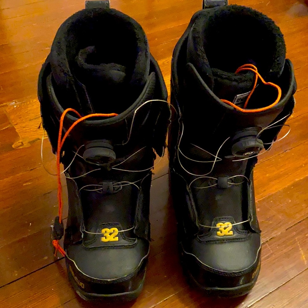 Thirtytwo women’s snowboarding boots